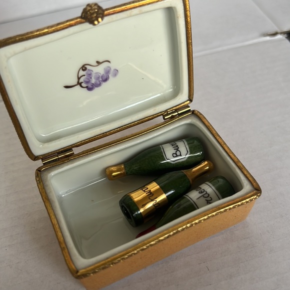 LIMOGES WINE CASE WITH 3 Bottles - Picture 3 of 4